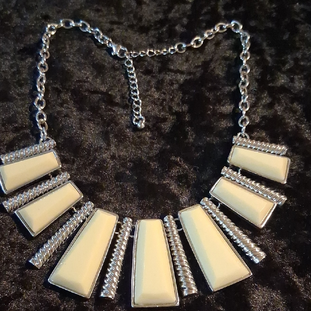 Premier Designs Silver and Cream Statement Necklace
